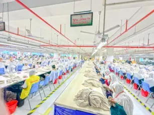 Sewing line aisle with operators in a garment production hall, Dhaka, Bangladesh, cut-and-sew manufacturer, DRESSOURCE